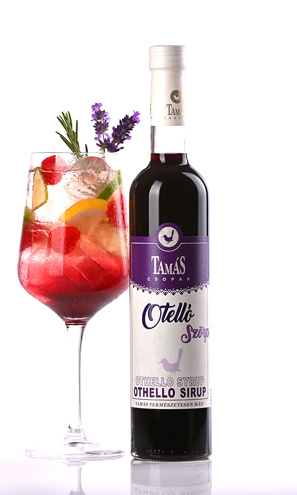 Tamás Pince otelló szörp palackfotója, ízletes alkoholmentes koktéllal.