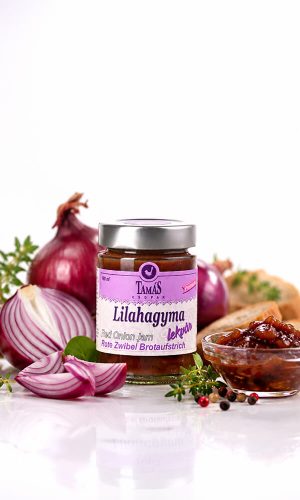 Tamás Pince lilahagyma lekvár termékfotója, lilahagymával, fűszerekkel
