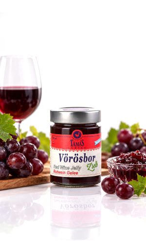 Tamás Pince vörösbor zselé termékfotója, szőlővel, vörösborral